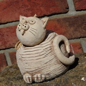 keramická kočka sedící