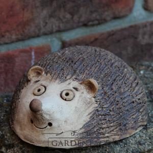keramický ježek ležící