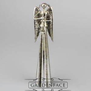 kovový anděl s tumpetou